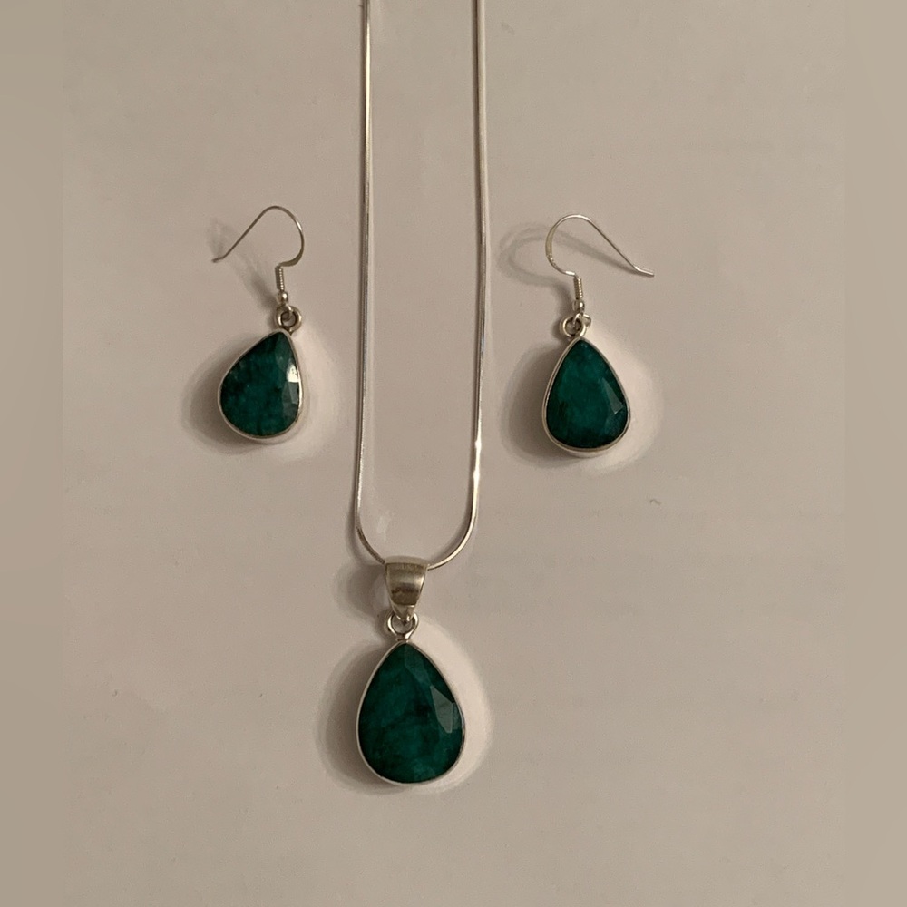 Sterling Silver Emerald Set and 16" Chain - NEW